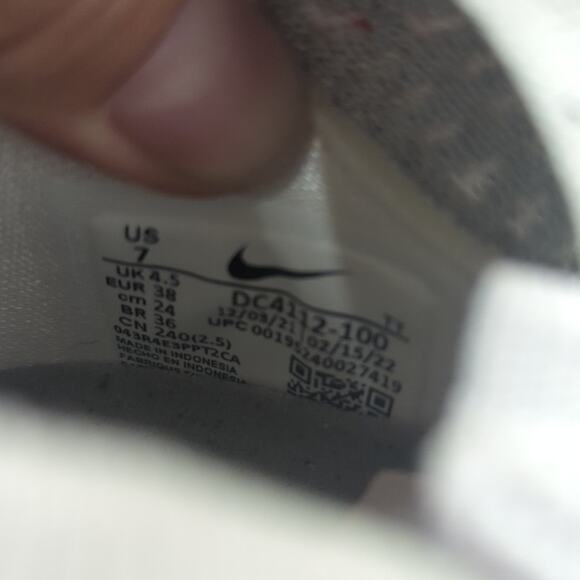 Nike Air Vapormax 2021 FK Womens White/White-Pure Platinum Sz 7 (DC4111-100) - Picture 7 of 7